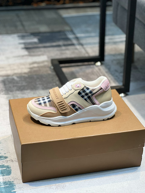 men Burberry shoes-379